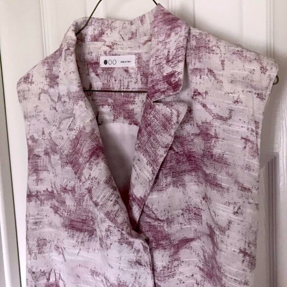 Cute Sleeveless Double Breasted Abstract Floral Vest in White and Purple - Picture 5 of 13